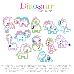Puede incluir: Doce dise&ntilde;os diferentes de bordado de dinosaurios con n&uacute;meros del 1 al 12. Los dinosaurios son de varios colores, incluyendo rosa, azul, verde y morado. Todos los dinosaurios llevan lazos. El texto "Dinosaur Options" est&aacute; en la parte superior de la imagen.
