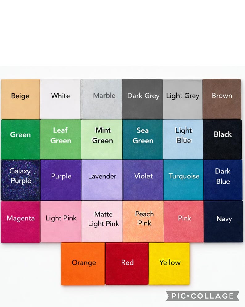 Op de afbeelding: Een kleurenkaart met achtentwintig vierkante tegels in een raster. Elke tegel toont een unieke kleur en een bijbehorend label, waaronder Beige, White, Marble, Dark Grey, Light Grey, Brown, Green, Leaf Green, Mint Green, Sea Green, Light Blue, Black, Galaxy Purple, Purple, Lavender, Violet, Turquoise, Dark Blue, Magenta, Light Pink, Matte Light Pink, Peach Pink, Pink, Navy, Orange, Red en Yellow.
