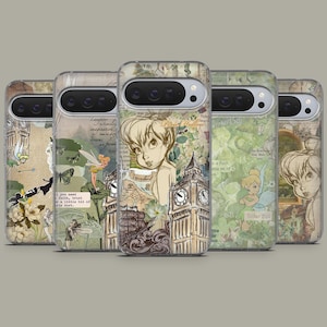 Puede incluir: Cinco fundas para smartphone con gráficos estilo collage de Campanilla, el Big Ben y texto de inspiración vintage. Los diseños incorporan tonos verdes y sepia, elementos florales, mariposas e ilustraciones del personaje en varias poses.