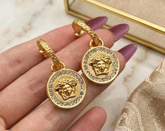 Pendientes colgantes vintage de Medusa, pendientes dorados de mitología griega, pendientes colgantes retro redondos con circonitas cúbicas, joyería barroca llamativa, regalo para ella.