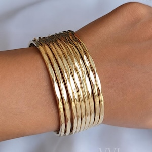 Lot de 10 bracelets joncs en laiton martelé, bracelets empilés d'or minimalistes, bijoux bohèmes
