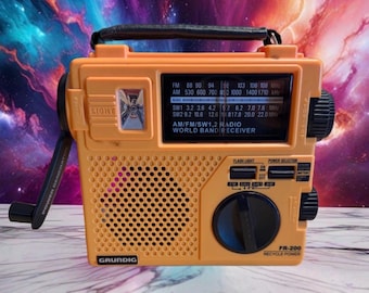 Grundig FR-200 Notruf Radio Batteriekurbel SW/AM/Fm Taschenlampe Koffer Funktioniert!