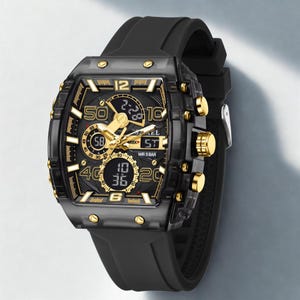 K&ouml;nnte beinhalten: Schwarze und goldene Digitaluhr mit schwarzem Silikonarmband. Das Zifferblatt der Uhr hat goldfarbene Akzente, einschlie&szlig;lich der Zahlen und Zeiger. Die Uhr zeigt die Uhrzeit und das Datum an. Das Uhrengeh&auml;use ist rechteckig.