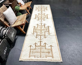 Neutral Handwoven Wool Runner Rug, Cream Tribal Cross Corridor Carpet, Arrow Motif Geometric Hallway Rug, Boho Chic Minimalist Area Rug