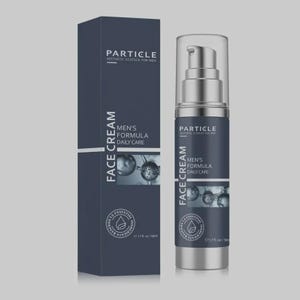 Może przedstawiać: Ciemnoniebieskie pudełko i butelka kremu do twarzy Particle Men's Formula. Na pudełku i butelce widnieje napis "Particle Aesthetic Science for Men" i "Men's Formula Daily Care". Butelka zawiera 50 ml produktu.