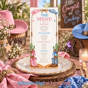 Op de afbeelding: Een verticale menukaart met een western-thema met illustraties van roze en blauwe cowboyhoeden, laarzen en cactussen. De tekst luidt THE MENU, APPETIZER, MAIN COURSE, SWEET TREATS, DRINKS en Thank you for celebrating with us, met voedselitems.