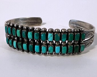 Highly Detailed Hand Cavred Vintage Native American Zuni Shell Turquoise Inlay Bracelet Highly Detailed Hand Cavred Vintage Native American Zuni Shell Turquoise Inlay Bracelet