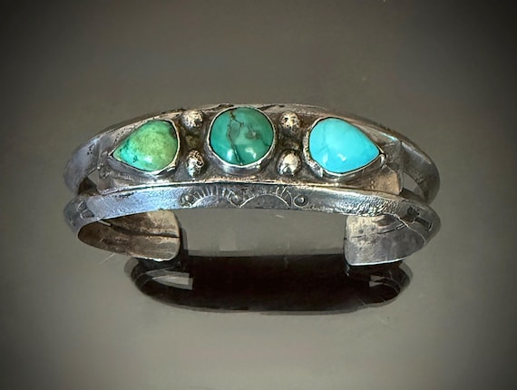 Double Carinated Silver Navajo or Pueblo Bracelet with 3 Turquoise Cabochons Size 6.5
