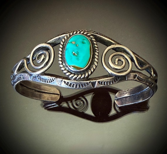 Pueblo Carinated Silver and Turquoise Bracelet w Wirework Size 6 3/4"