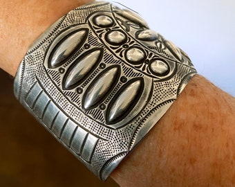 Sungursting Turquoise Vintage Native American Navajo Sterling Silver Bracelet Cuff Sungursting Turquoise Vintage Native American Navajo Sterling Silver Bracelet Cuff