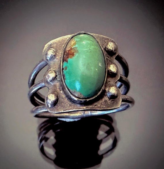 Early 20th Century Navajo or Pueblo Ring w Green Cerrillos Turquoise, Size 10.5