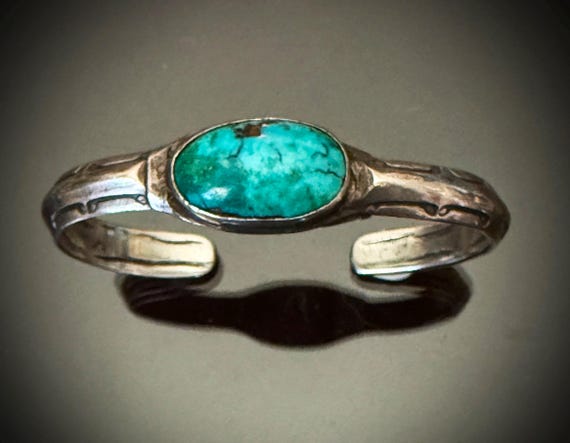Early Flat Top Carinated Navajo Bracelet with Oval Turquoise Stone, Size 6 7/8