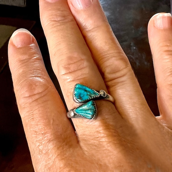 Leekya Deyuse and Leonard Martza Zuni Carved Leaf Wrap Around Ring