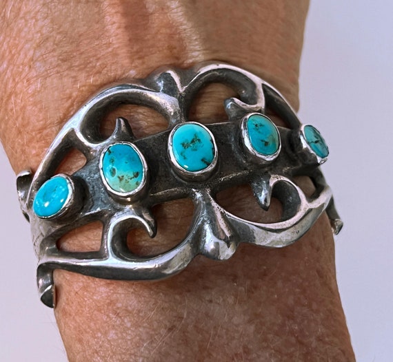Navajo or Pueblo Sandcast 5 Turquoise Stone Cuff Bracelet size 6 5/8