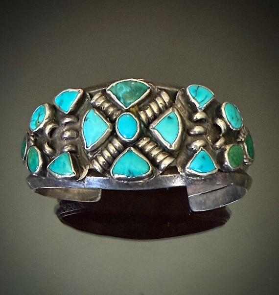 Navajo or Pueblo 15 Stone Turquoise Carinated Bracelet Size 6 5/8