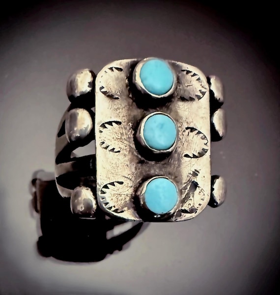 Navajo or Pueblo, Hubbell Glass Silver Split Band Ring, Size 7.25