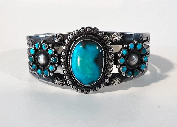 Zuni Turquoise Bracelet with Central Stone and Petite Point Satellites on Each Side Size 6 1/4