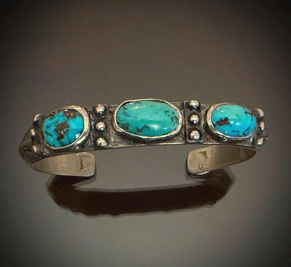 Early Navajo Carinated Flat Top Bracelet w 3 Stones Size 7 Circa 1890-1915