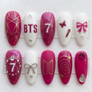 Unghie finte Kpop Idol / Unghie finte rosa e bianche fan art BTS / Unghie finte con fiocco e stella carine / Unghie a stiletto personalizzate per fandom