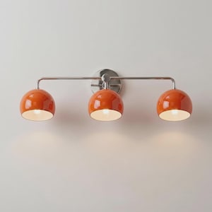 Lyxig spegellampa i mässing i modern stil - Elegant badrumsspegel