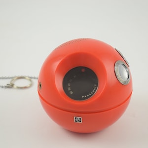Vintage &quot;panapet&quot; type MW red Panasonic national Radio