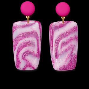 Barras de mármol de bayas / Pendientes rectangulares rosas y blancos / Joyería hecha a mano de arcilla polimérica