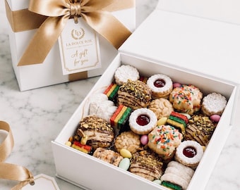 Deluxe Italian Cookie Gift Box – 2 lb Assorted Artisan Cookies, Gourmet Ready-to-Gift Dessert Assortment