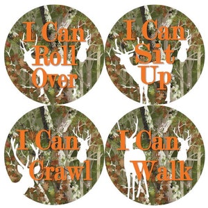 Baby 1e eerste MIJLPALEN groei Stickers oranje Camo wit silhouetten MS501 Baby Boy douche Gift kwekerij Baby jacht jager van herten bomen