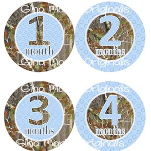 Baby maandelijkse mijlpaal groei Stickers in Camo met blauwe stippen MS523 Baby Boy Girl douche Gift kwekerij foto Prop eiken Hunter Woodland bomen