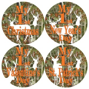 Baby 1e eerste vakantie mijlpalen groei Stickers oranje Camo wit silhouetten MS501 Baby Boy douche Gift kwekerij jacht jager van herten bomen
