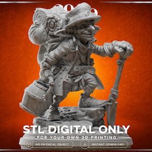 Op de afbeelding: Een grijze 3D-printbare miniatuurfiguur van een reizende goblin met een hoed met brede rand, een grote rugzak, en een houten vat en staf in de hand. De basis bevat de tekst STL DIGITAL ONLY FOR YOUR OWN 3D PRINTING.