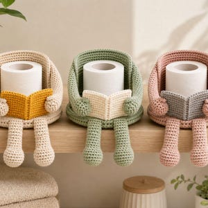 Virkmönster för toalettrullehållare i PDF-format | Rolig bokläsare för badrum | Amigurumi direktnedladdning
