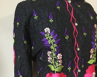 Vintage 1970s The Foreign Look Embroidered Blouse Black Scalloped Button Up Small