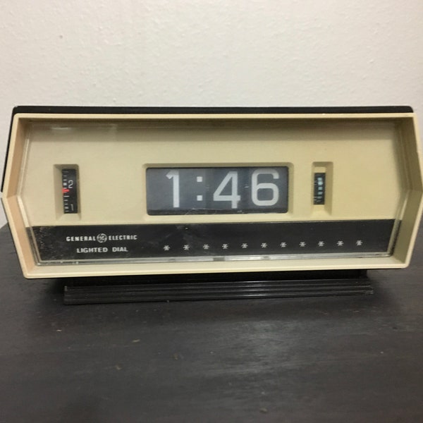 Vintage 1970s/1980s General Electric Alarm Clock Flip Lighted Dial Model 8139 Plug In Home Time Electronics Retrocorrect Home