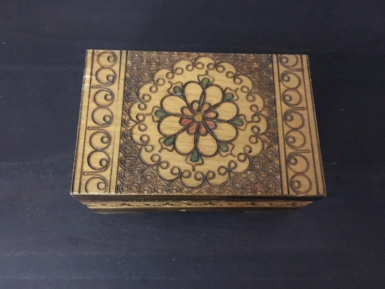 Vintage Hand Carved Box Trinket Jewelry 1970s Pyrography Wooden Footed Lided Made In Poland Collectible Mod Retrocorrect Home Decor