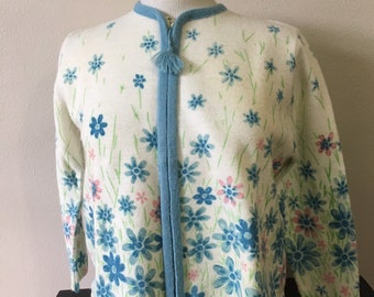 Vintage 50s Sweater Cardigan Country Rockabilly Spring Tassel Zip Up Pastel Floral Orlon Blue Pink Green size XS/S Retrocorrect Womenswear