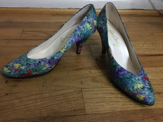 Floral kitten top heel pumps