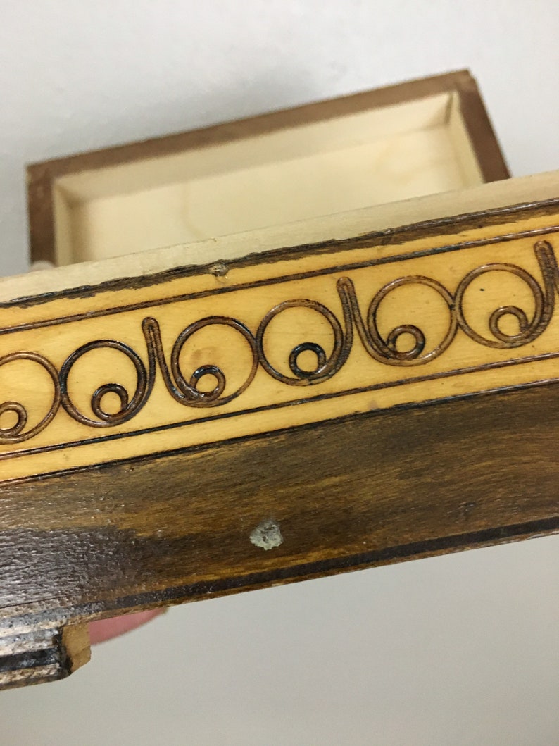 Vintage Hand Carved Box Trinket Jewelry 1970s Pyrography Wooden Footed Lided Made In Poland Collectible Mod Retrocorrect Home Decor