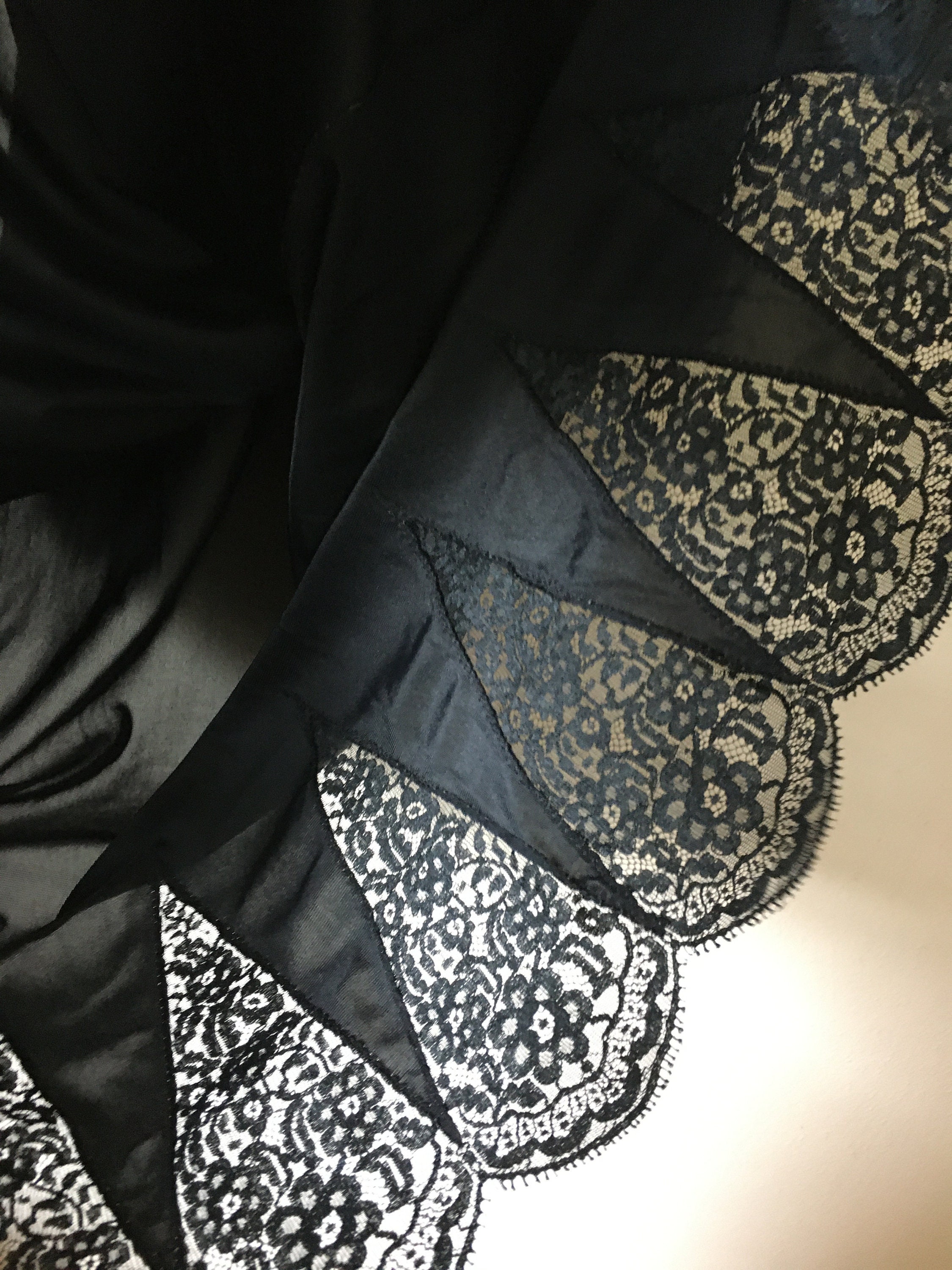 Vintage 1950s Black Slip Lingerie Lace Scallop Teardrop Hem Pin Up Boudoir Nylon adjustable straps size M/L Retrocorrect Womens