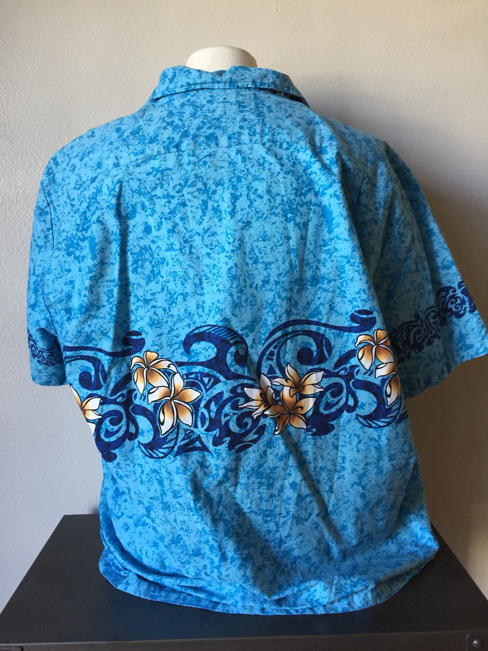 Blue mens hawaiian shirt vintage