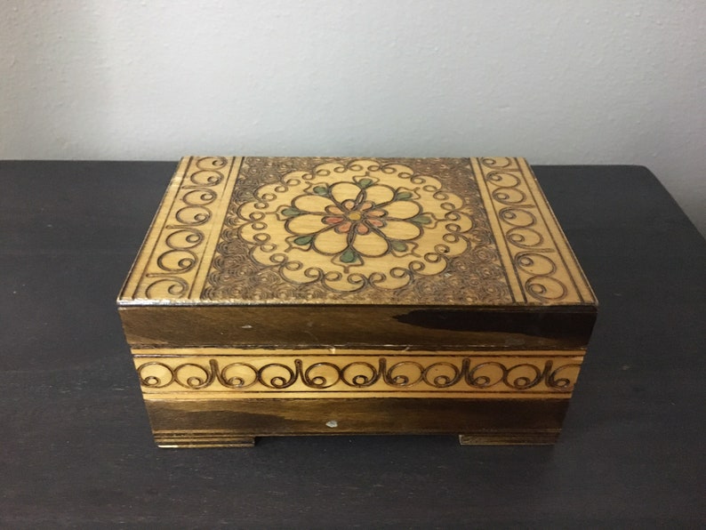 Vintage Hand Carved Box Trinket Jewelry 1970s Pyrography Wooden Footed Lided Made In Poland Collectible Mod Retrocorrect Home Decor