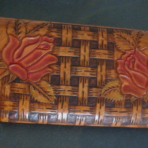 Vintage 1960s Leather Wallet Billfold Western Large Tooled Rose Personalizado MARY Cowgirl Rockabilly Girls Pocketbook Billfold Retrocorrect