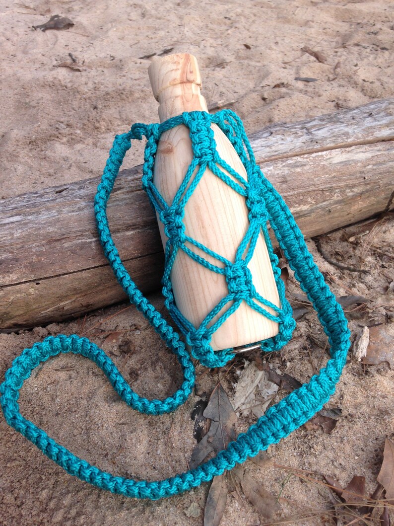 Macrame Water Bottle Holder in Teal Etsy Queen elizabeth bw