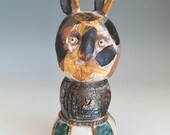 Original handgebaute Keramikskulptur. Steingut-Kunstfigur, Keramik-Kaninchen