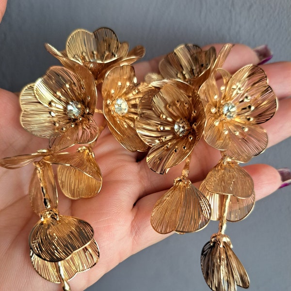 Cascading Blumen Ohrringe Kate Ohrringe, Braut, Abschlussball, riesige Blumen baumeln Ohrringe Hochzeitsohrringe Schulter Staubtücher, Griechenland