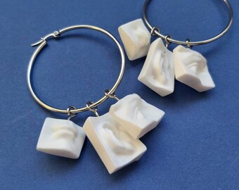 Pendientes de aro con piezas de escultura griega 3D, mini estatuas de arte pop kitsch de anatomía antigua, Grecia