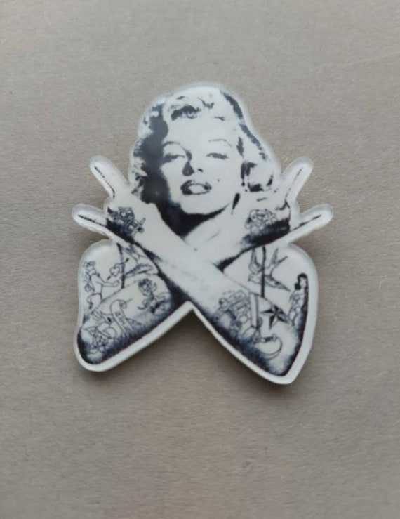 Broche princesse pinup tatouée ariel sirène original