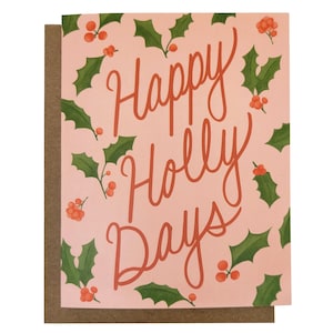 Happy Holly Days-vakantiewenskaart in diep koraalrood met hulstbladeren