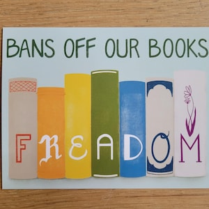 Cartões postais GOTV, "fREADom" proíbe nossos livros, cartões postais Get Out The Vote, eleição de 2024, eleições do conselho escolar, livros LGBTQ