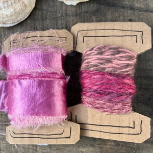 Fibra tinta naturalmente, nastro da 10 iarde, fibra da 9 iarde, nastro tinto in legno di sappenwood, nastro rosa, confezione di nastro e fibra, filato tinto botanicamente
